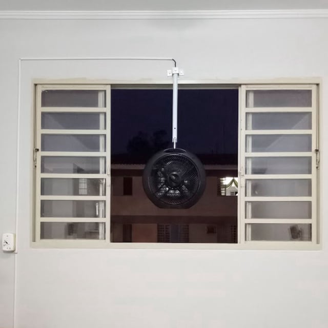 circulador-de-ar-instalado-na-janela-e-parede-dornellas-05