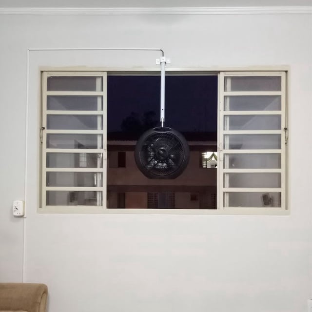 circulador-de-ar-instalado-na-janela-e-parede-dornellas-09